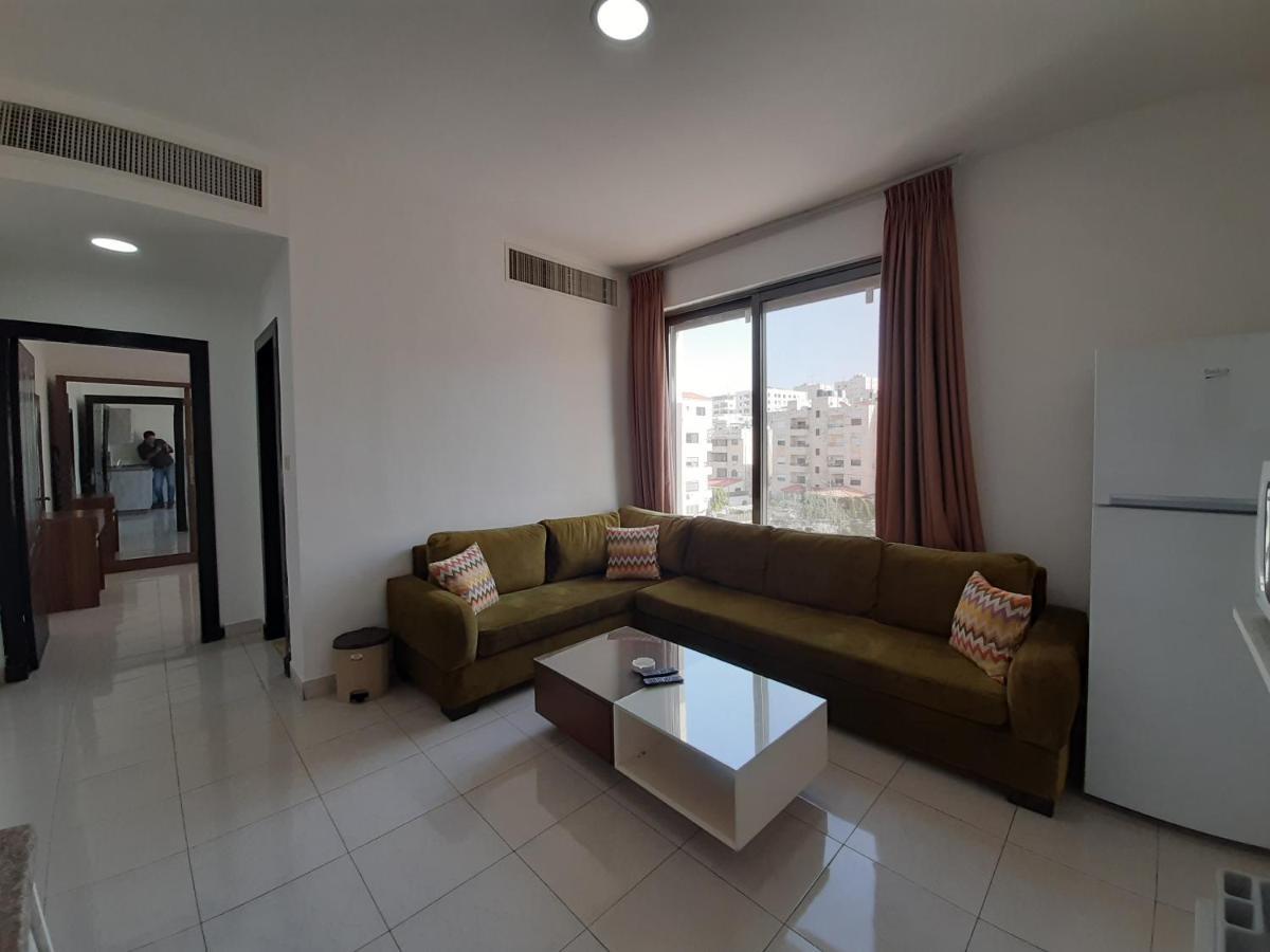 Furnished Apartments Near Mcdonald'S Al-Madina Al-Monawara St Амман Екстер'єр фото