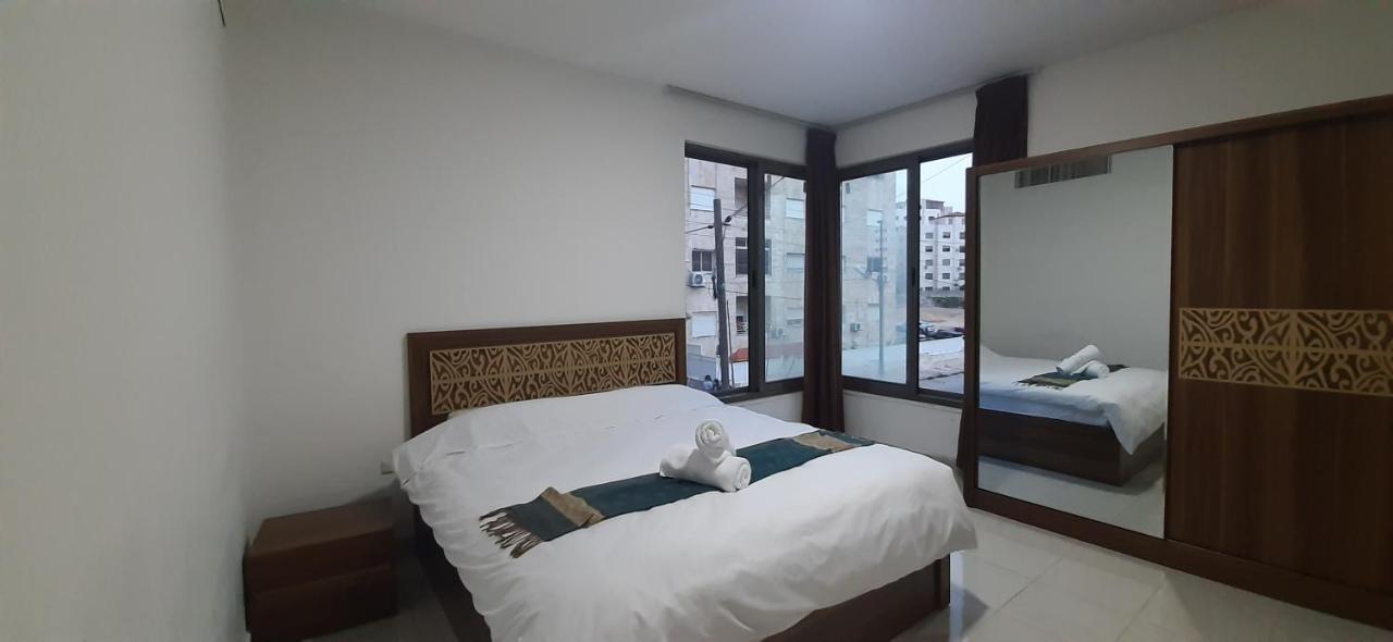 Furnished Apartments Near Mcdonald'S Al-Madina Al-Monawara St Амман Екстер'єр фото
